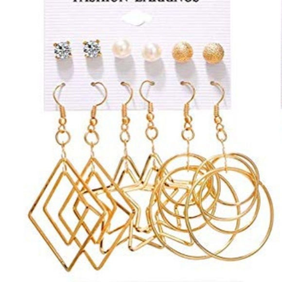 Jewelry - NWT Gold Layer Hoop Earrings Star Set Pierced Ears